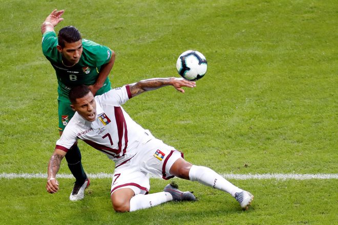 玻利维亚队突围与委内瑞拉争夺南美杯冠军的简单介绍