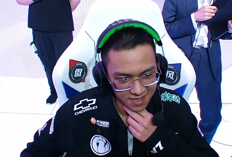 包含TheShy爆冷击败公牛，突破纪录引爆全场！的词条