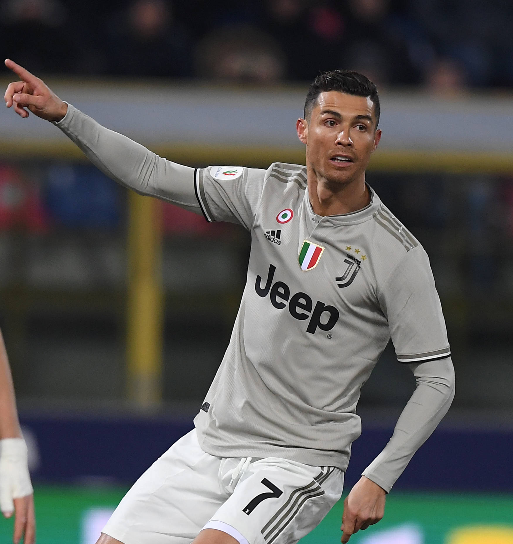 关于C罗爆冷击败尤文图斯，战术调整引爆全场！的信息